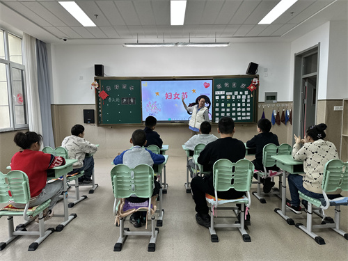 晨會(huì)課學(xué)習(xí)婦女節(jié)知識(shí).jpg 晨會(huì)課學(xué)習(xí)婦女節(jié)知識(shí).jpg