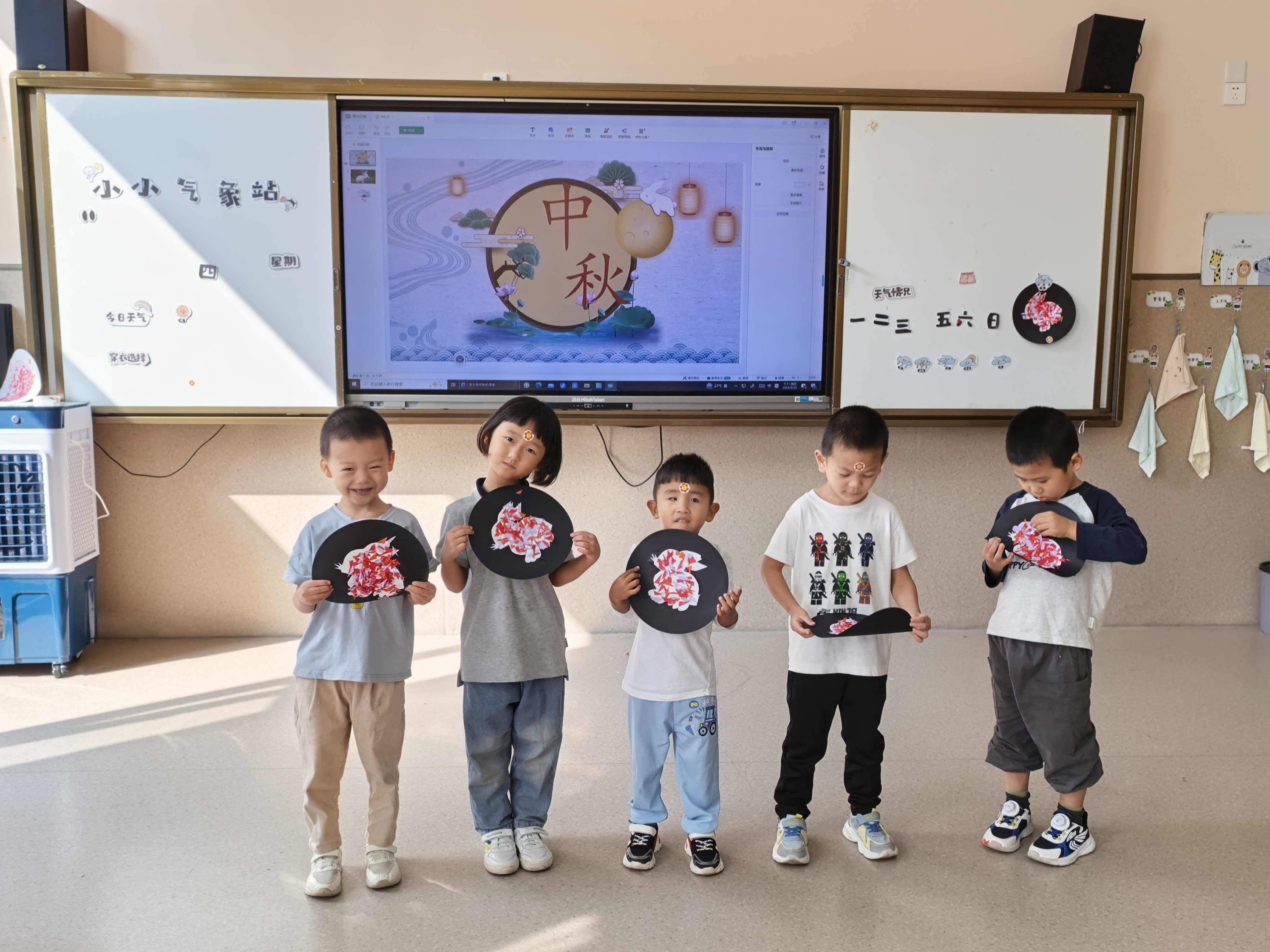 繪畫與手工課：剪貼畫《玉兔望月》 (1).jpg